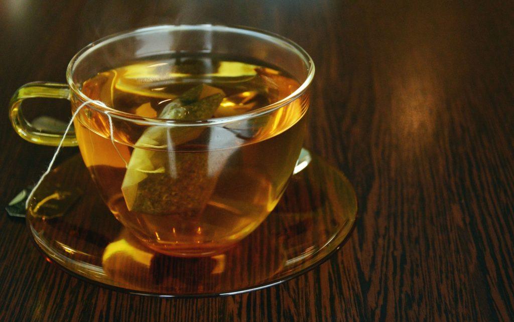 Une image contenant boisson, récipients pour boire, vaisselle, Plats et corbeilles
